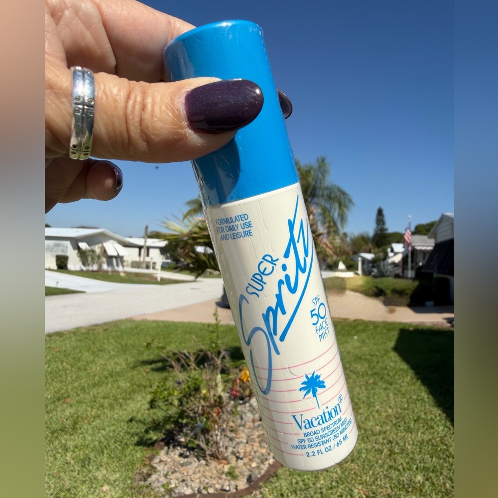 VACATION Super Spritz SPF 50 Face Sunscreen - Picture 5 of 6